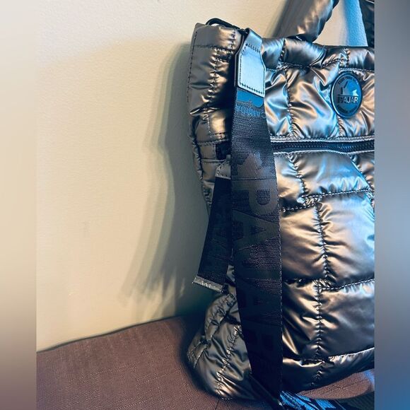PAJAR Montreal, Canada Silver Metallic Quilted Tote Crossbody Bag! 🔥 - Picture 3 of 6
